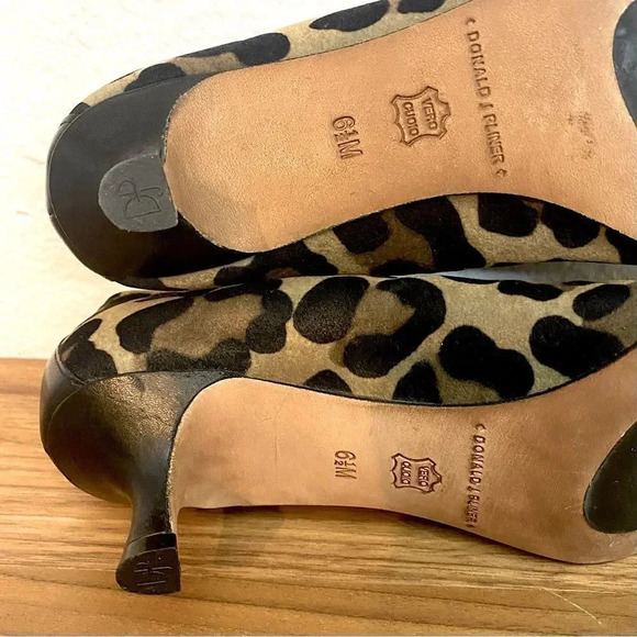Donald J Pliner Leather Animal Print Pumps Mobwife Like New - Picture 9 of 12